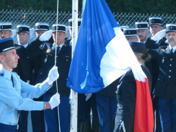 Cérémonie de montée des couleurs au GGD64
